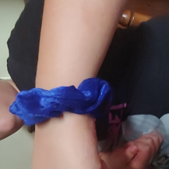 Scrunchie - Picture 3 of 3